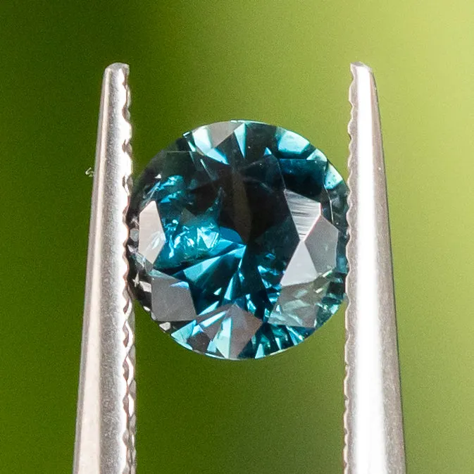 0.92CT ROUND NIGERIAN SAPPHIRE, TEAL, 5.95X5.85X3.44MM, UNTREATED