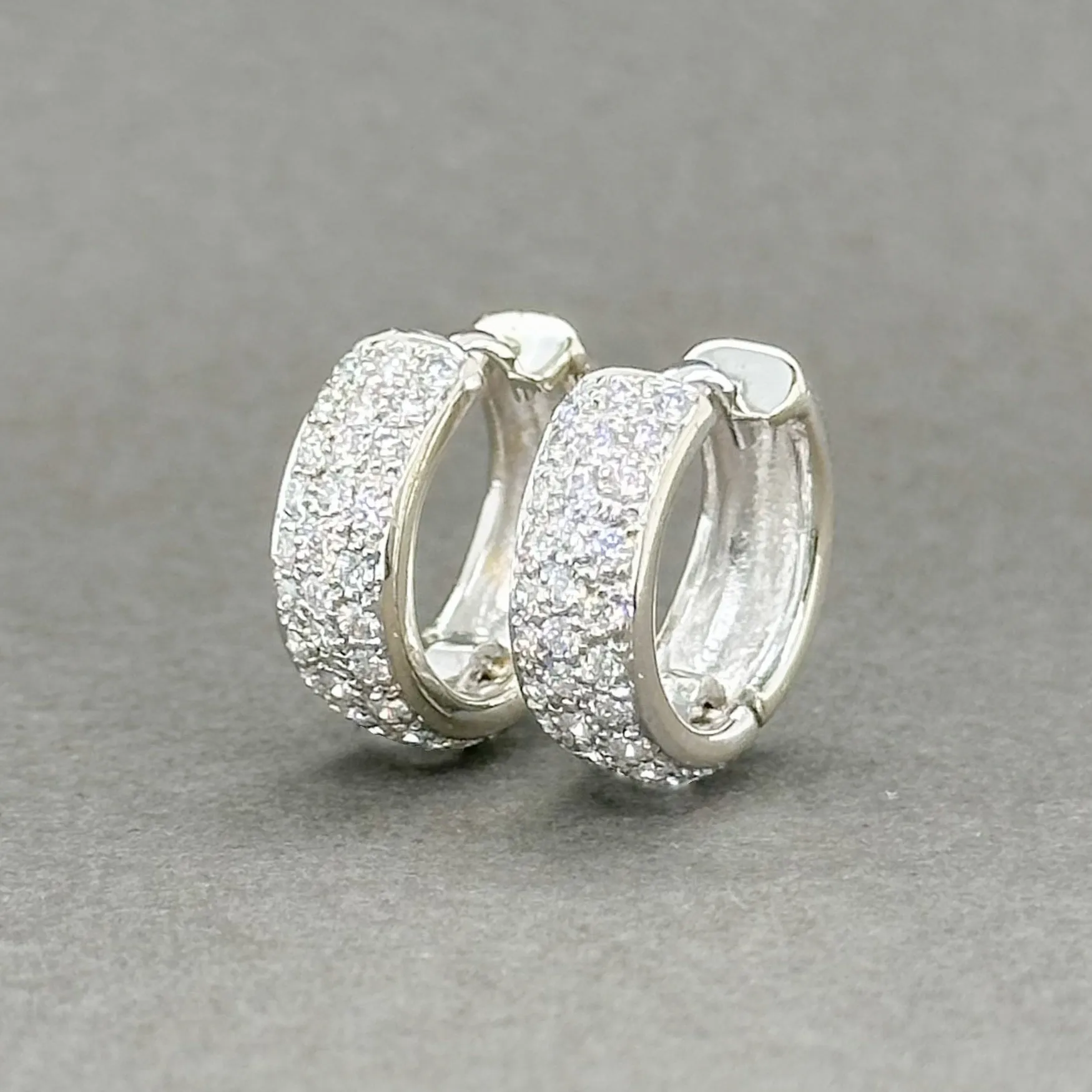 Estate 14K W Gold 0.66ctw G-H/SI1 Diamond Huggie Earrings